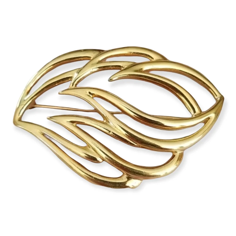 Vintage Signed MONET Goldtone Leaf Design Brooch Pin